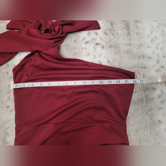 NWOT Knotted Sexy, Sleevless V Neck Dress. Burgundy Size Small. - Picture 10 of 15